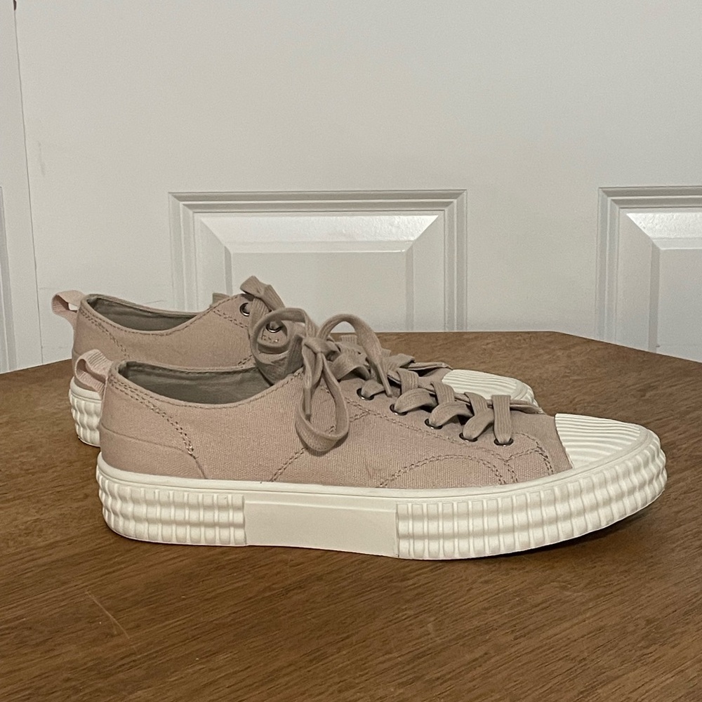 Madden by Steve Madden Taupe Canvas Lace-Up Sneakers Women’s Size 7